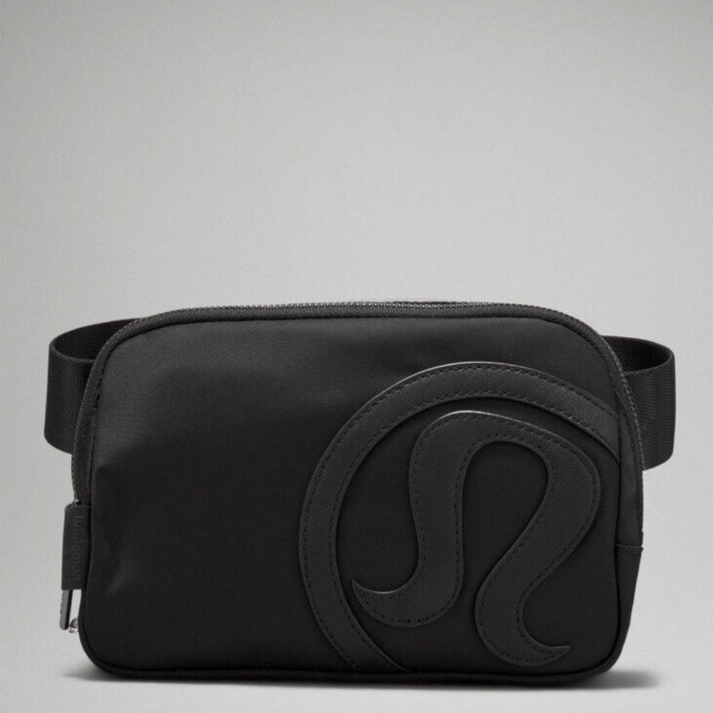 LULULEMON🍋EVERYWHERE BELT BAG 1 L🍋NWT🍋BLACK ON BLACK W/ LOGO🍋SOLD OUT